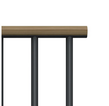 Detaljvy av räcke med träräcke och metallstöttor