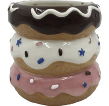 Blomkruka i form av tre staplade munkar