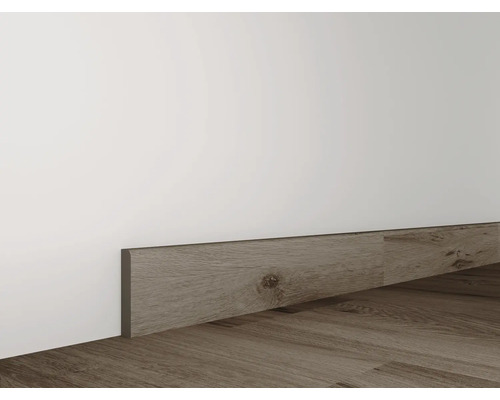 Trägolvslist på en vägg