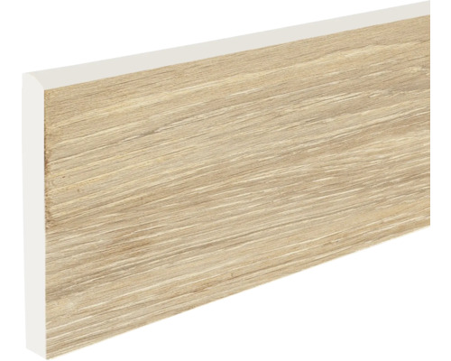 Golvlist av trä med dekor