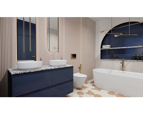 Badrum med tvättställ, spegel, toalett och badkar