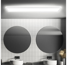 Badrum med två runda speglar, handfat och rektangulär taklampa