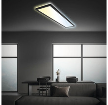 Modernt vardagsrum med rektangulär taklampa och matbord