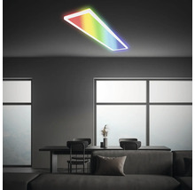 Modernt vardagsrum med rektangulär, mångfärgad LED taklampa