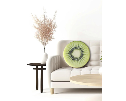 Dekorativ interiör med soffa och kudde i kiwidesign