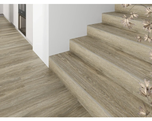 Golv och trappa med trädekor inomhus