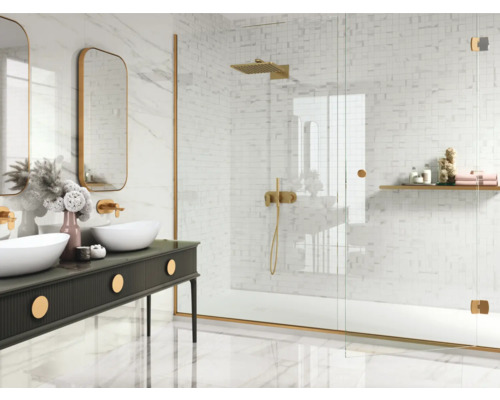 Modernt badrum med dubbla handfat, speglar och duschkabin