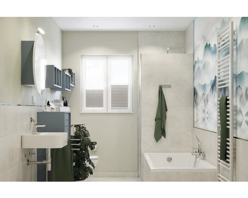 Ljust badrum med handfat, badkar och radiator