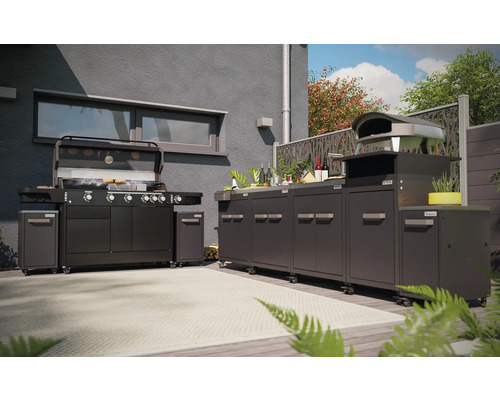 Utekök med grill och pizzaugn på en terrass