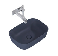 Tvättställ med väggmonterad armatur för badrummet