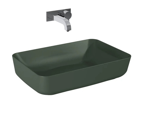 Tvättställ och väggmonterad blandare i badrummet