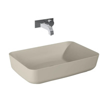 Tvättställ i beige med kromad väggarmatur