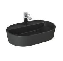 Svart tvättställ med kromarmatur