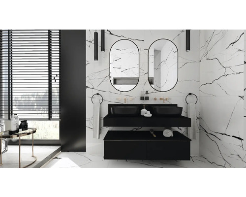 Modernt badrum med marmorplattor, dubbla handfat och ovala speglar