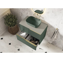 Badrum med tvättställsskåp, handfat, öppen låda och dekorationer