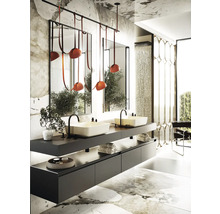 Badrum med dubbla handfat, speglar, belysning och dekorativa element för en modern design