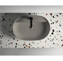 Överdel av ett tvättställ med tvättskål och kran