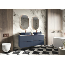 Modernt badrum med tvättställsskåp, två handfat, speglar och toalett