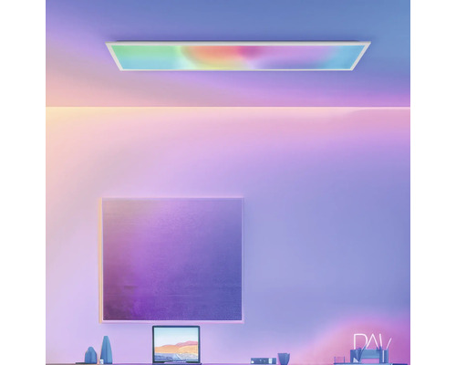 Kontorsrum med skrivbord, bärbar dator, tavla och taklampa