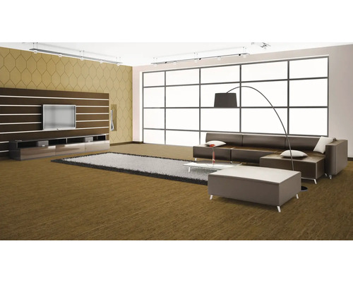 Modernt vardagsrum med brun soffa, soffbord och TV-vägg