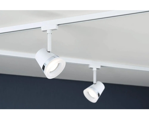 Taklampa med två spotlights på en skena