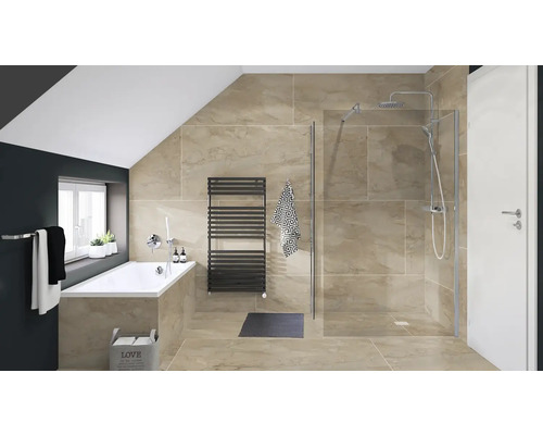 Ljust badrum med badkar, dusch och element