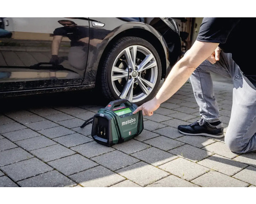 Metabo logotyp. Metabo batterikompressor för att pumpa upp ett bildäck.