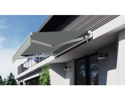 Utdragbar markis på huset för att skugga terrassen