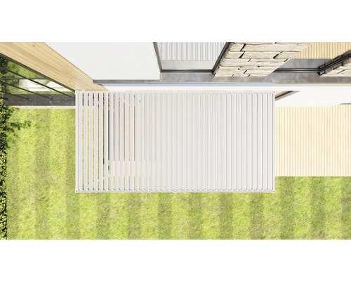 Översikt över ett terrasstak på en gräsmatta.