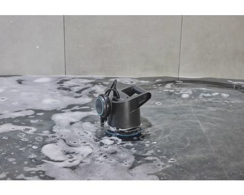 Gardena smutsvattenpump i smutsigt vatten