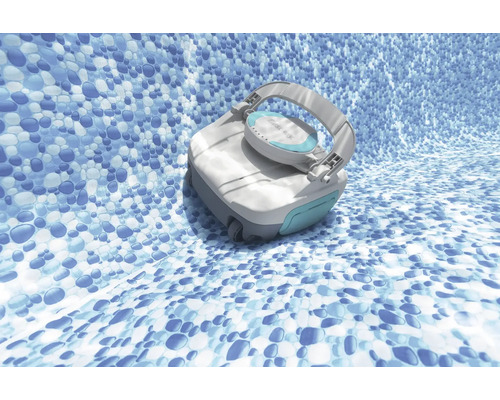 Automatisk poolrengörare på en poolbotten