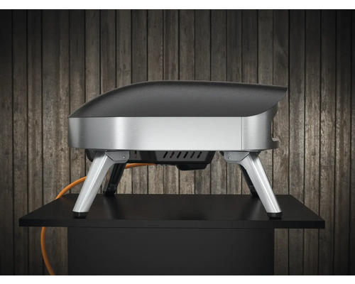 Bärbar gaseldad pizzaugn på ett bord