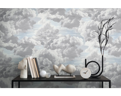 Tapet med molnmönster i en interiör