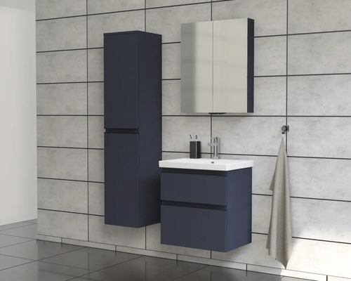 Modern badrumsmöbelset med tvättställsskåp, spegelskåp och högskåp