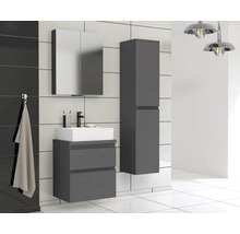 Badrum med tvättställ, spegelskåp och högskåp i modern design