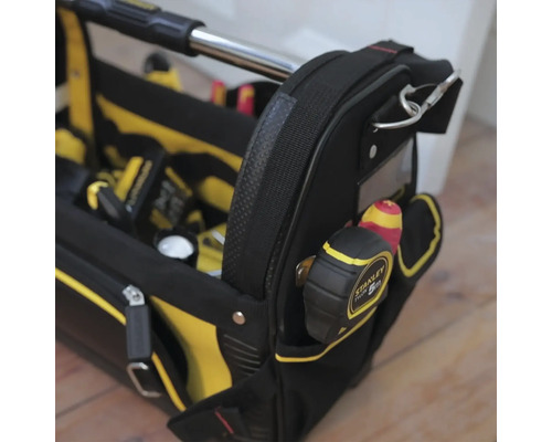 Fylld verktygsväska med verktyg