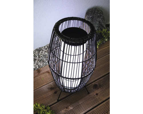 Dekorativ utomhuslampa med rottinglook och solceller för trädgård och terrass