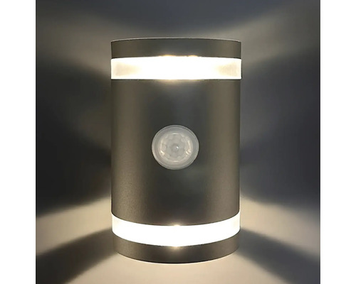 Vägglampa med rörelsesdetektor