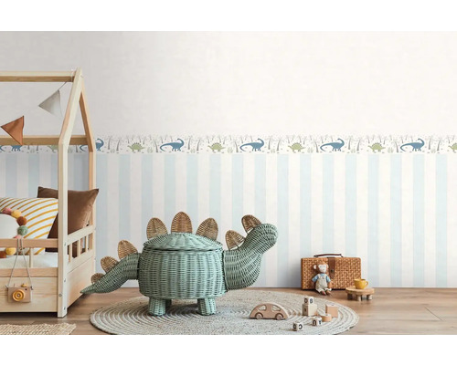 Barnrum med randig tapet, dinosaurieborder och dinosauriekorg