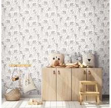 Barnrum med tapet med koalamotiv, träskåp och dekoration