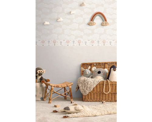 Barnrum med molntapet, leksaker och korg