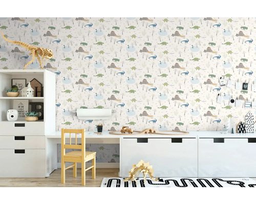 Barnrum med dinosaurietapet, skrivbord och vita möbler