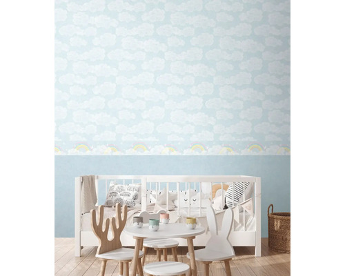 Barnrum med molntapet och barnmöbler