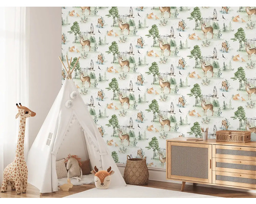 Barnrum med tipi-tält och tapet med djurmotiv.