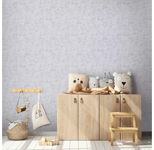 Barnrum med tapet med skateboardmotiv, träskänk och gosedjur