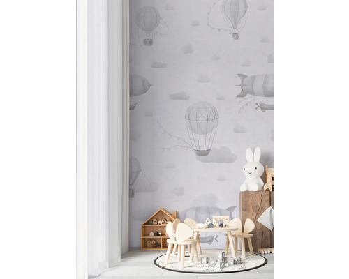 Barnrum med tapet med luftballongmönster, barnmöbler och dekoration