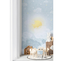 Barnrum med molntapet, bord och stolar