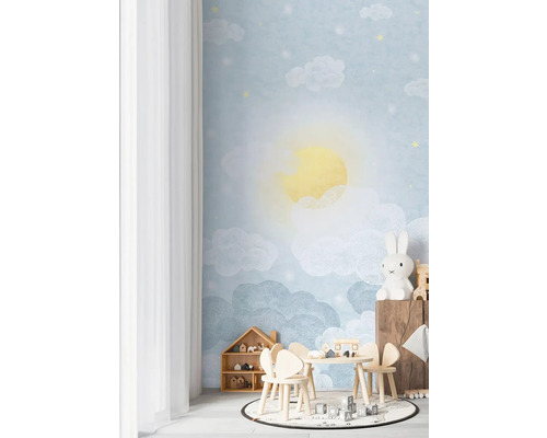 Barnrum med molntapet, bord och stolar