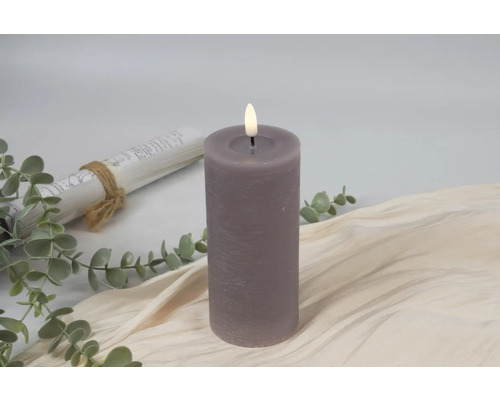 Dekorativt blockljus med simulerad låga