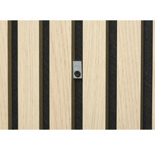 Detaljbild av en akustikpanel med fästklämma